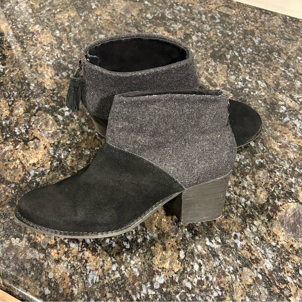 TOMS Leila Ankle Boots Gray Wool Black Suede Heeled Booties Shoes Women Size 9